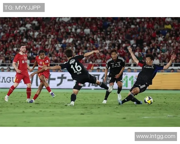 里昂大胜利物浦6比2友谊赛精彩瞬间引发全场热烈反响